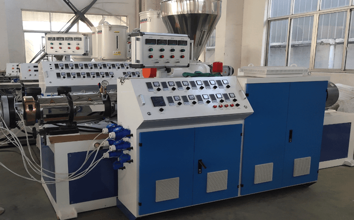 خط سحب أنابيب PVC الخاصة بالصرف الصحي - الصورة 2