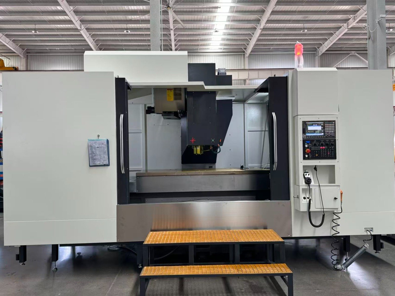 ماكينة تفريز فريزة CNC VMC850 شديدة التحمل من الشركة السورية لتوريد الآلات